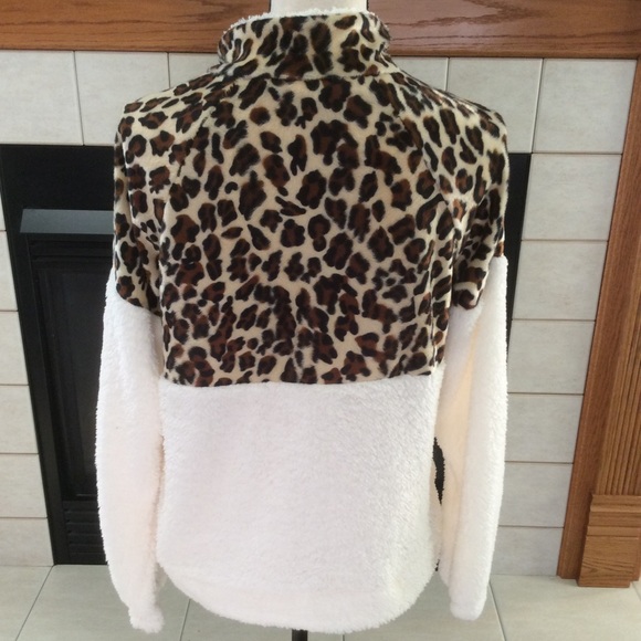 NWOT Soft Leopard Youth 1/2 Zip, Sz L(18-20) - Picture 4 of 8